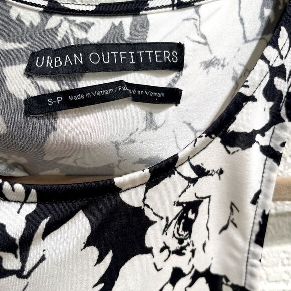 UO Tank Top - Picture 3 of 4